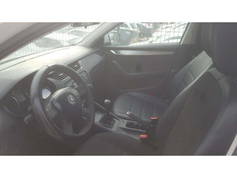 skoda octavia lim. (5e3) del año 2013