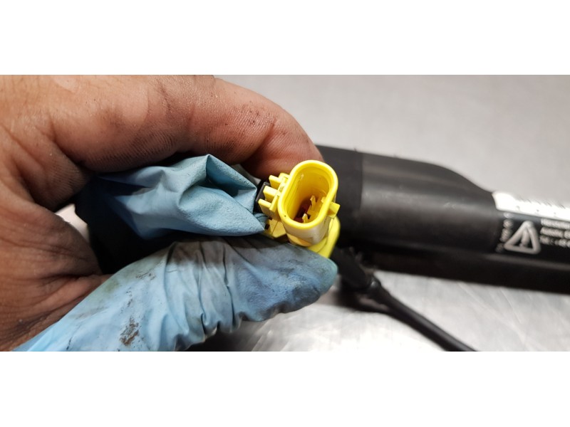 Recambio de cinturon seguridad delantero derecho para chevrolet cruze lt referencia OEM IAM 13297102 13251173  Recambio de cinturon seguridad delantero derecho para chevrolet cruze lt referencia OEM IAM 13297102 13251173