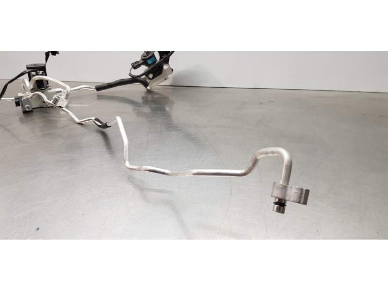 Recambio de tubos aire acondicionado para toyota rav 4 plug-in hybrid advance referencia OEM IAM 8869042100 4475200270 885154211