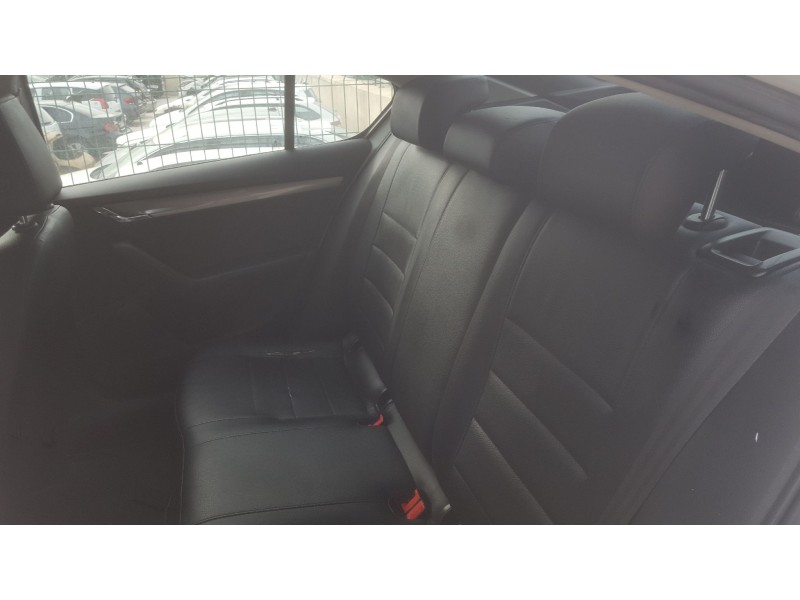 skoda octavia lim. (5e3) del año 2013