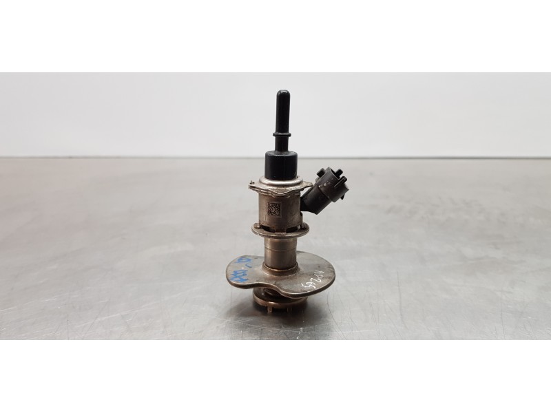 Recambio de inyector para seat leon sportstourer (kl8) xcellence referencia OEM IAM 7LA131113A  