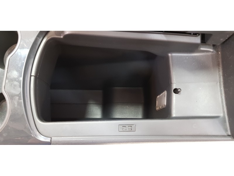 Recambio de apoyabrazos central para peugeot 3008 premium referencia OEM IAM 7591Q3  