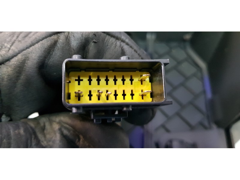 Recambio de apoyabrazos central para peugeot 3008 premium referencia OEM IAM 7591Q3  