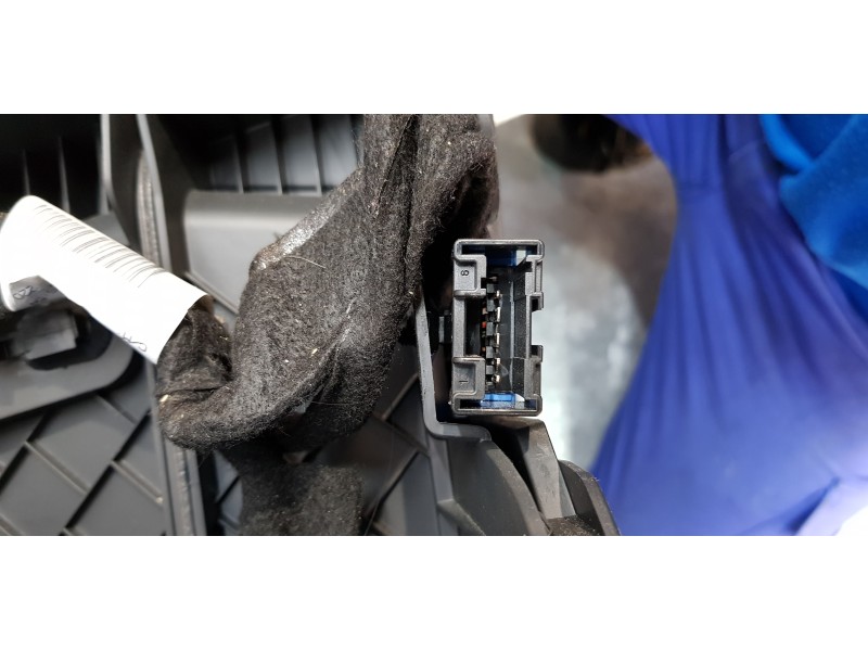 Recambio de apoyabrazos central para peugeot 3008 premium referencia OEM IAM 7591Q3  