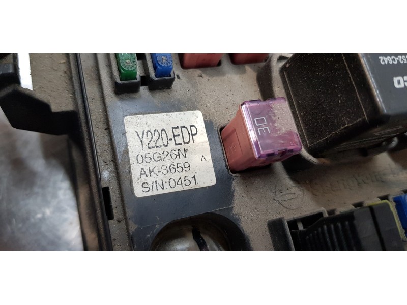 Recambio de caja reles / fusibles para ssangyong rexton 270 xdi limited referencia OEM IAM Y220EDP  