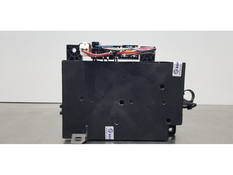 Recambio de caja reles / fusibles para mitsubishi outlander (gf0) motion 2wd referencia OEM IAM 8637B690  