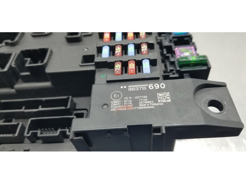 Recambio de caja reles / fusibles para mitsubishi outlander (gf0) motion 2wd referencia OEM IAM 8637B690  