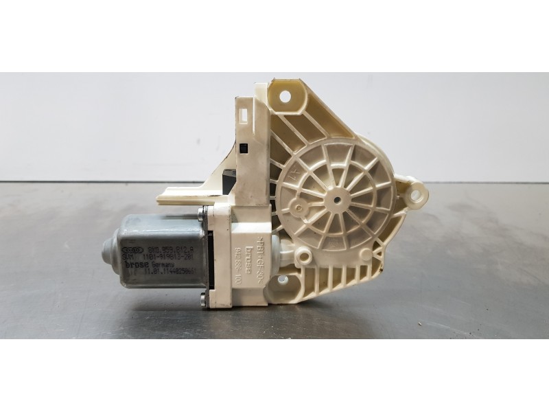 Recambio de motor elevalunas trasero derecho para skoda superb combi (3t5) comfort referencia OEM IAM 8K0959812A   Recambio de motor elevalunas trasero derecho para skoda superb combi (3t5) comfort referencia OEM IAM 8K0959812A