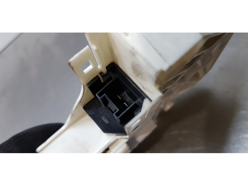 Recambio de motor elevalunas trasero derecho para skoda superb combi (3t5) comfort referencia OEM IAM 8K0959812A   Recambio de motor elevalunas trasero derecho para skoda superb combi (3t5) comfort referencia OEM IAM 8K0959812A