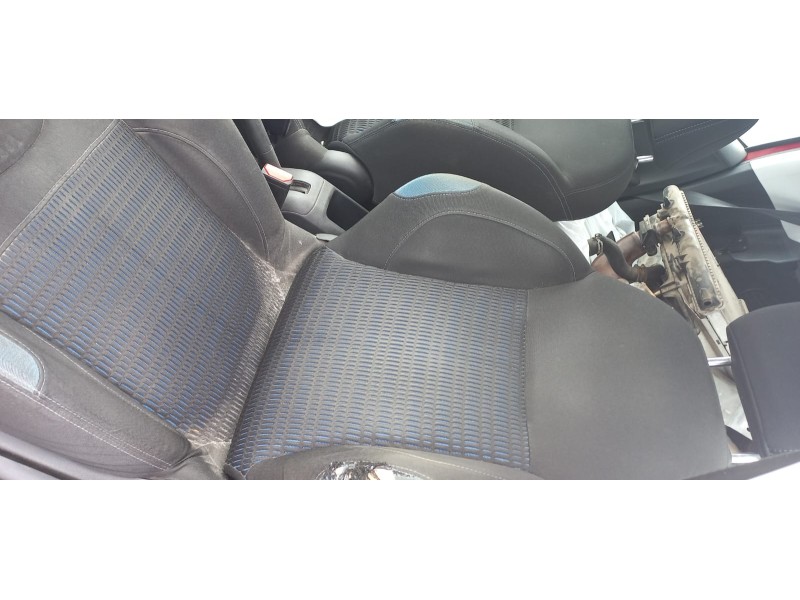 peugeot 208 del año 2012