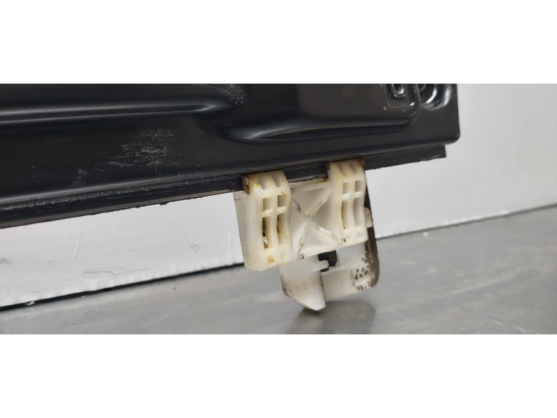 Recambio de elevalunas delantero derecho para iveco daily caja cerrada furgon ´2017 referencia OEM IAM 5801901052   Recambio de elevalunas delantero derecho para iveco daily caja cerrada furgon ´2017 referencia OEM IAM 5801901052