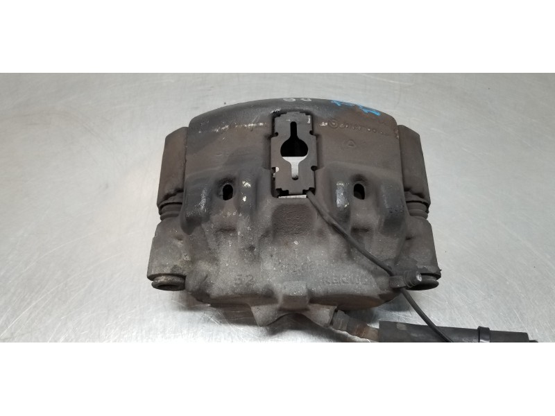 Recambio de pinza freno delantera derecha para renault mascott fg 160. 35/55/65 cabina individual referencia OEM IAM 5001867469 