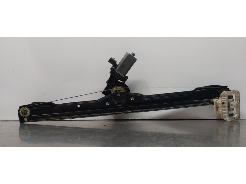 Recambio de elevalunas delantero izquierdo para iveco daily caja cerrada furgon ´2017 referencia OEM IAM 5801901053   Recambio de elevalunas delantero izquierdo para iveco daily caja cerrada furgon ´2017 referencia OEM IAM 5801901053