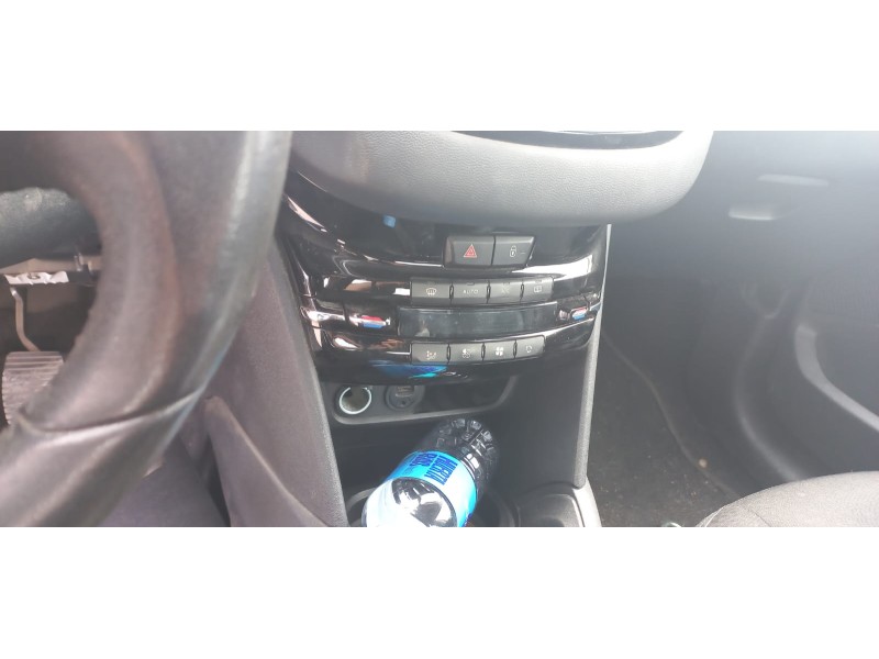 peugeot 208 del año 2012