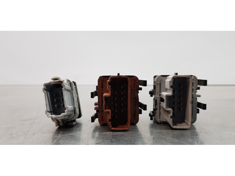 Recambio de mando elevalunas delantero izquierdo para renault scenic ii dynamique referencia OEM IAM 8200315050 8200315042 82003