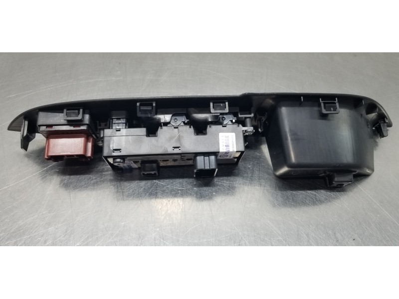 Recambio de mando elevalunas delantero izquierdo para mitsubishi outlander (gf0) motion 2wd referencia OEM IAM 8608A347  