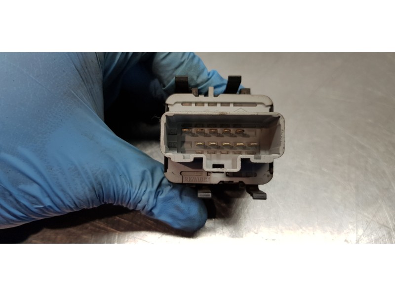 Recambio de mando elevalunas delantero izquierdo para renault scenic ii dynamique referencia OEM IAM 8200315050 8200315042 82003