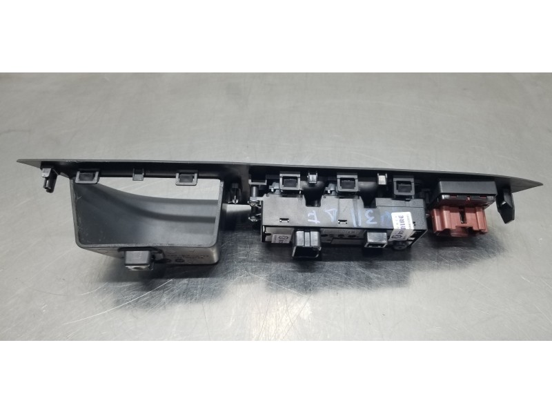 Recambio de mando elevalunas delantero izquierdo para mitsubishi outlander (gf0) motion 2wd referencia OEM IAM 8608A347  