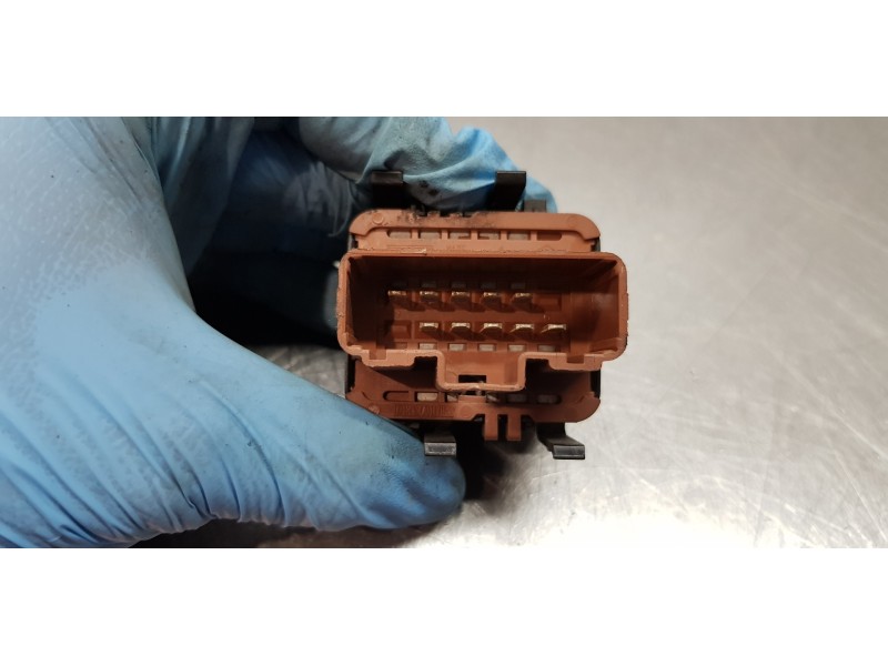 Recambio de mando elevalunas delantero izquierdo para renault scenic ii dynamique referencia OEM IAM 8200315050 8200315042 82003