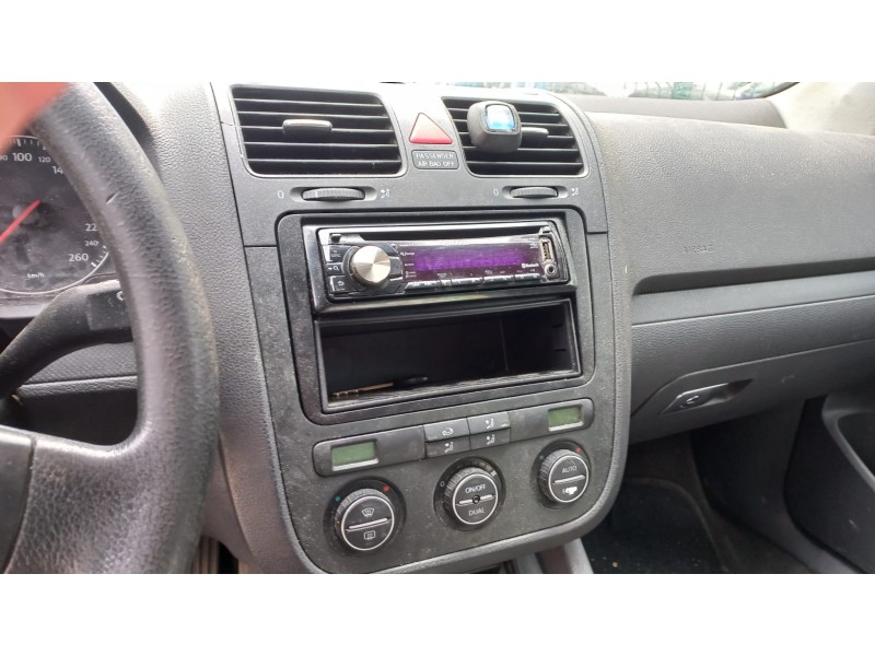 volkswagen golf v berlina (1k1) del año 2006