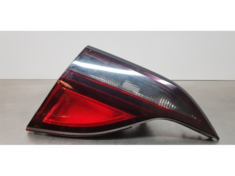 Recambio de piloto trasero derecho interior para opel zafira tourer expression referencia OEM IAM 13386606  