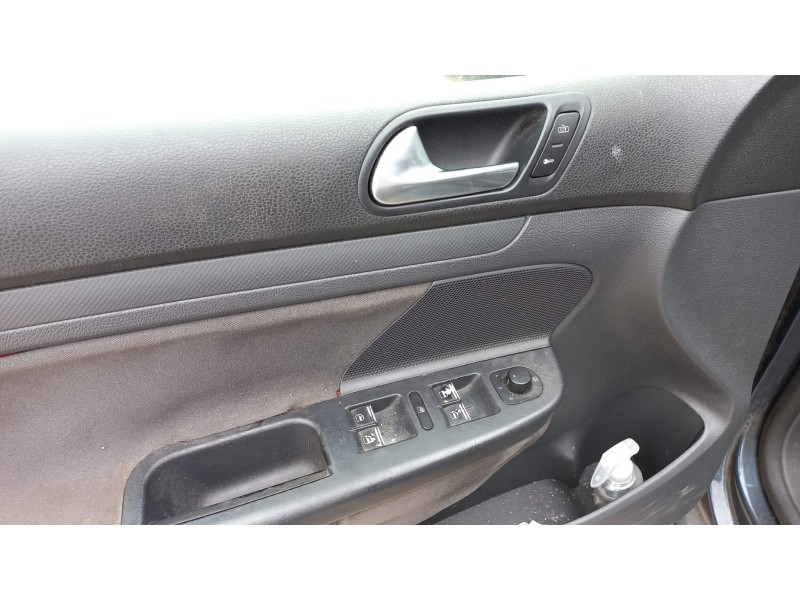 volkswagen golf v berlina (1k1) del año 2006