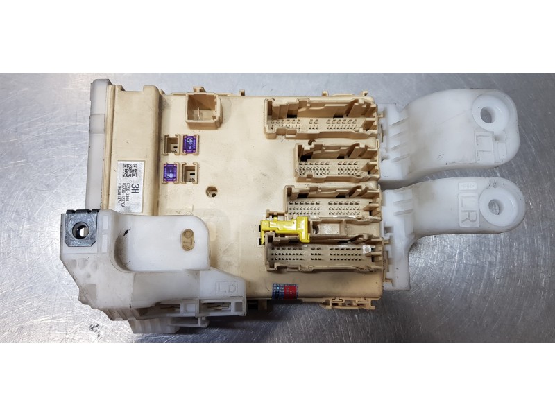 Recambio de caja reles / fusibles para toyota auris touring sports (e18) hybrid active referencia OEM IAM 8273012X70A   Recambio de caja reles / fusibles para toyota auris touring sports (e18) hybrid active referencia OEM IAM 8273012X70A