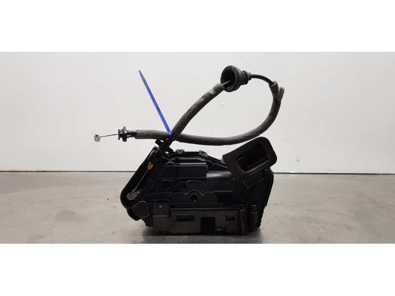 Recambio de cerradura puerta delantera derecha para volkswagen caddy ocio comfortline bmt referencia OEM IAM 5TB837016A   Recambio de cerradura puerta delantera derecha para volkswagen caddy ocio comfortline bmt referencia OEM IAM 5TB837016A