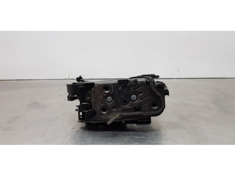 Recambio de cerradura puerta delantera derecha para volkswagen caddy ocio comfortline bmt referencia OEM IAM 5TB837016A   Recambio de cerradura puerta delantera derecha para volkswagen caddy ocio comfortline bmt referencia OEM IAM 5TB837016A