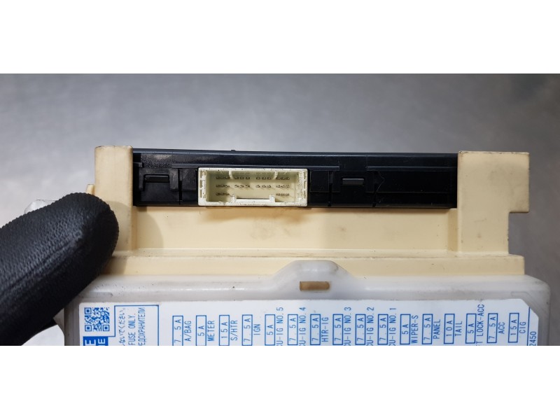 Recambio de caja reles / fusibles para toyota auris touring sports (e18) hybrid active referencia OEM IAM 8273012X70A   Recambio de caja reles / fusibles para toyota auris touring sports (e18) hybrid active referencia OEM IAM 8273012X70A