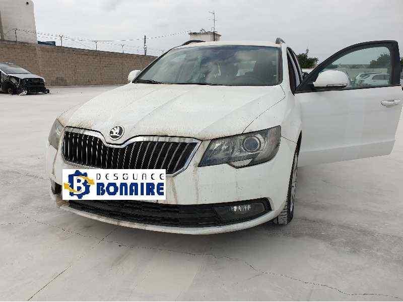 skoda superb combi (3t5) del año 2009