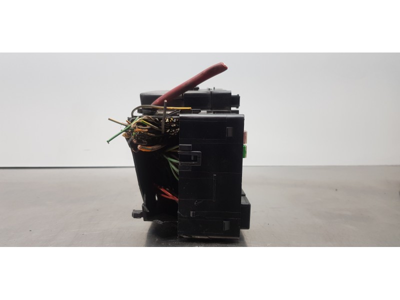 Recambio de caja reles / fusibles para volvo v50 familiar 2.4 kinetic referencia OEM IAM 8688040   Recambio de caja reles / fusibles para volvo v50 familiar 2.4 kinetic referencia OEM IAM 8688040