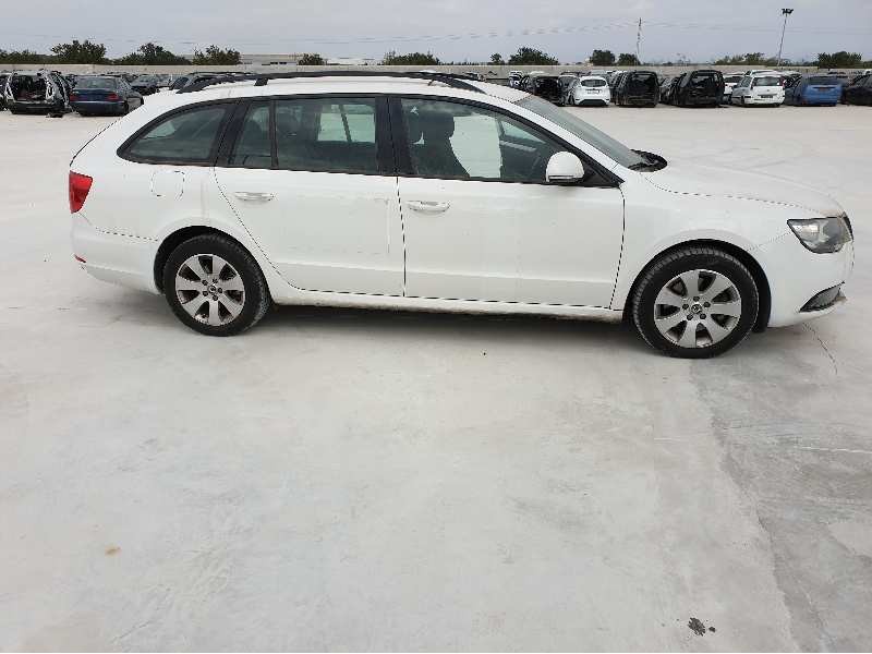 skoda superb combi (3t5) del año 2009