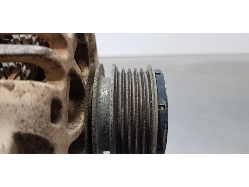 Recambio de alternador para kia carens ( ) emotion referencia OEM IAM 373002A900  