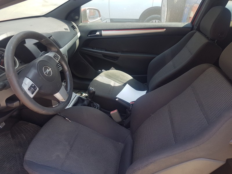 opel astra gtc del año 2007