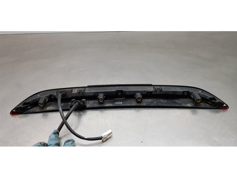 Recambio de luz central de freno para kia ceed sportswagon tech referencia OEM IAM 92700J7100  