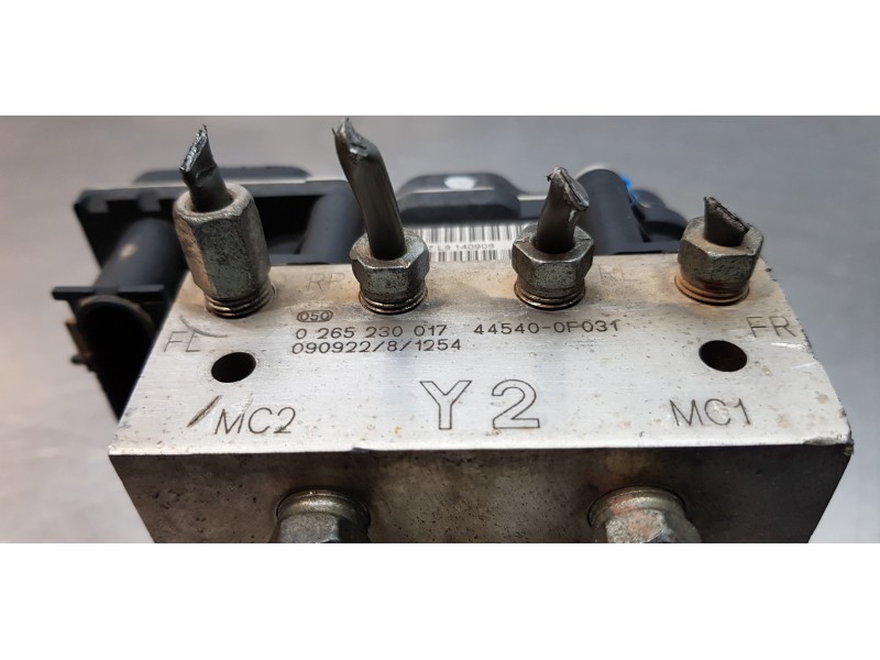 Recambio de abs para toyota verso comfort referencia OEM IAM 445400F031  