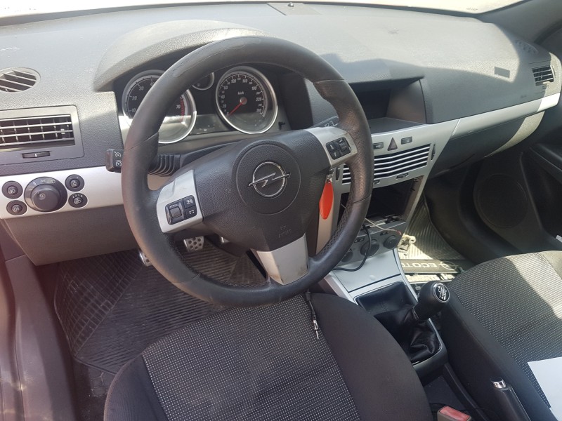 opel astra gtc del año 2007