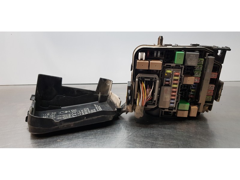 Recambio de caja reles / fusibles para kia carens ( ) emotion referencia OEM IAM 91322A4440  