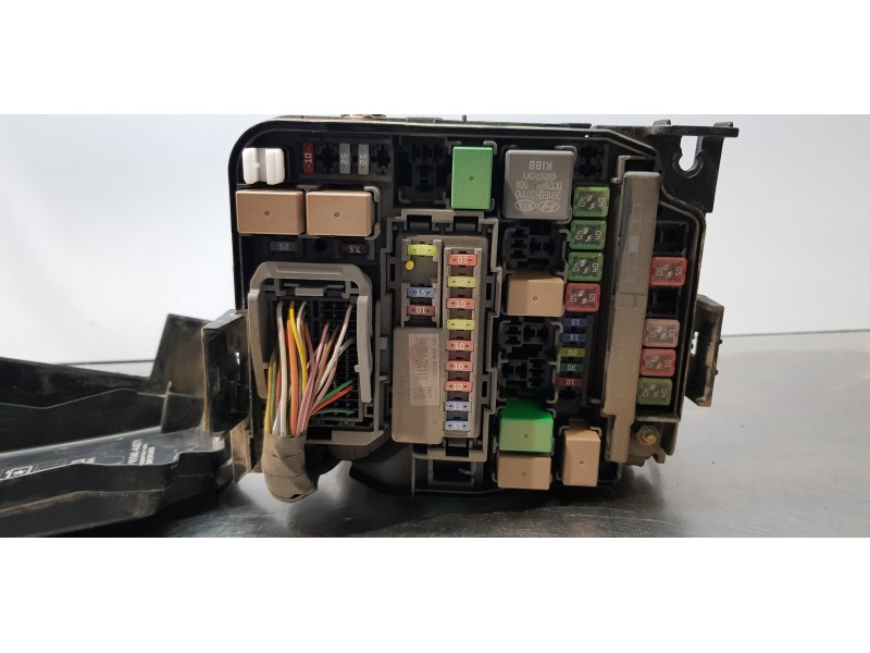 Recambio de caja reles / fusibles para kia carens ( ) emotion referencia OEM IAM 91322A4440  