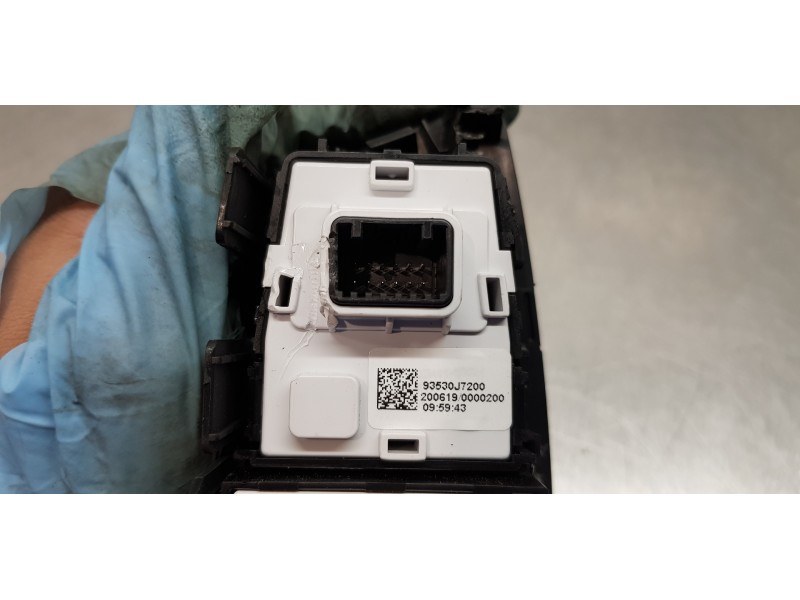 Recambio de mando elevalunas delantero izquierdo para kia ceed sportswagon tech referencia OEM IAM 93570J7120WK 93570J7120 