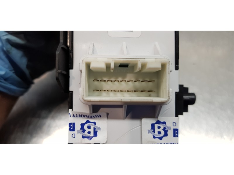 Recambio de mando elevalunas delantero izquierdo para kia ceed sportswagon tech referencia OEM IAM 93570J7120WK 93570J7120 