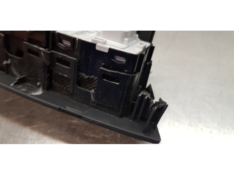 Recambio de mando elevalunas delantero izquierdo para kia ceed sportswagon tech referencia OEM IAM 93570J7120WK 93570J7120 