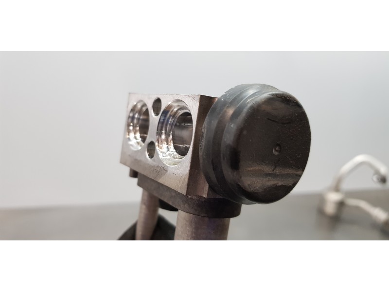 Recambio de tubos aire acondicionado para hyundai kona klass 2wd referencia OEM IAM 97775J9450 T416231170 