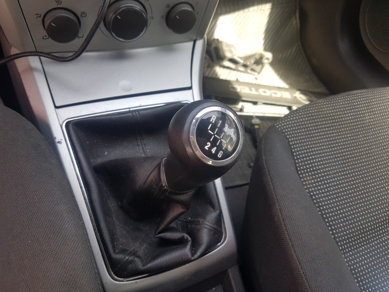 opel astra gtc del año 2007