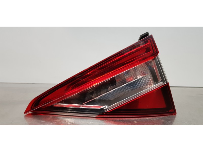 Recambio de piloto trasero derecho interior para skoda superb combi (3v5) active referencia OEM IAM 3V9945308B   Recambio de piloto trasero derecho interior para skoda superb combi (3v5) active referencia OEM IAM 3V9945308B