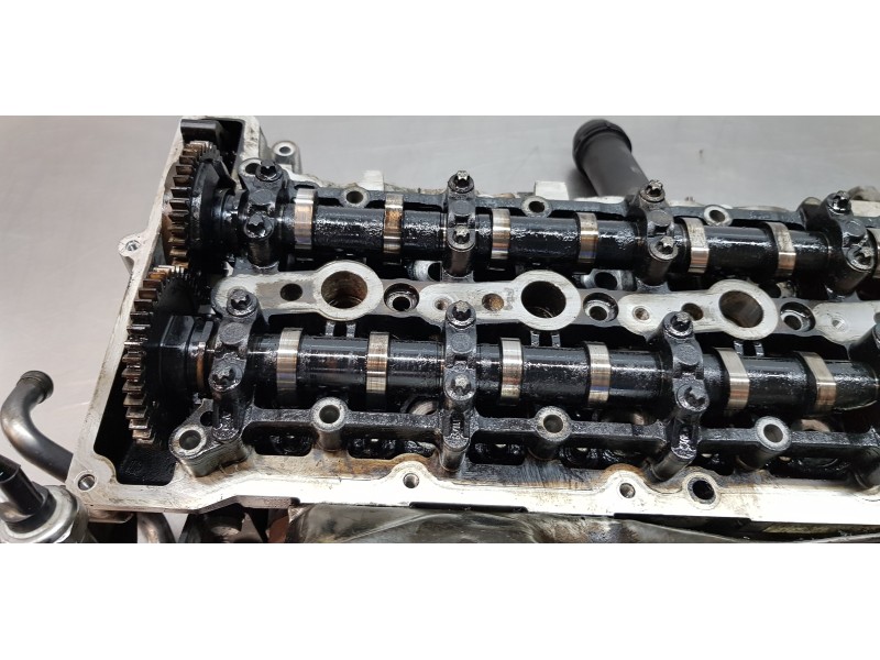 Recambio de culata para toyota avensis touring sports executive referencia OEM IAM 11101WA020  