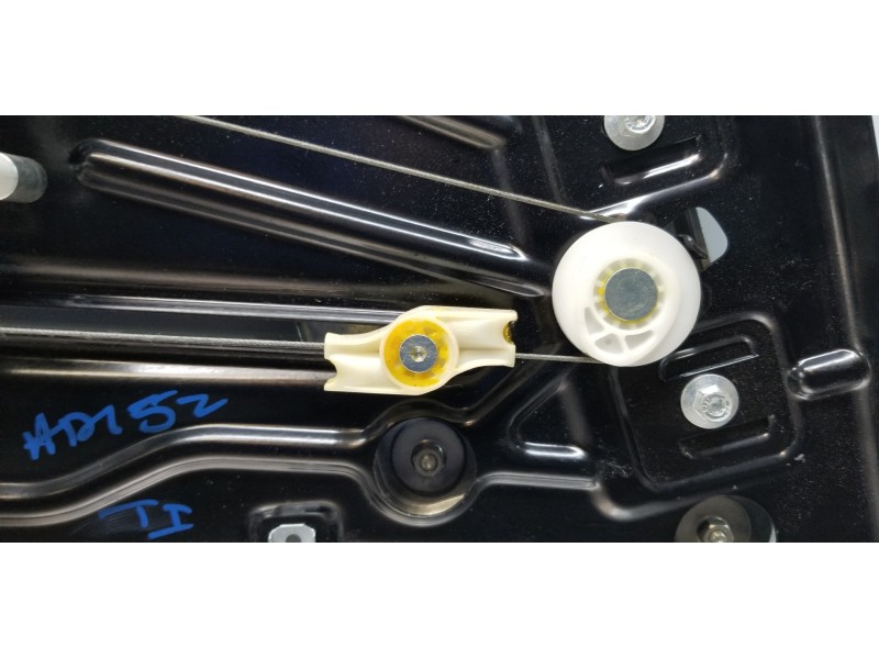 Recambio de elevalunas trasero izquierdo para opel astra twin top cosmo referencia OEM IAM 13283339 93196037  Recambio de elevalunas trasero izquierdo para opel astra twin top cosmo referencia OEM IAM 13283339 93196037