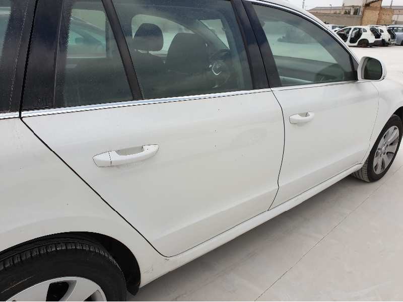 skoda superb combi (3t5) del año 2009