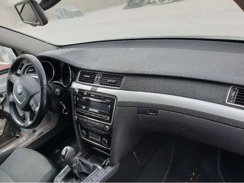 skoda superb combi (3t5) del año 2009